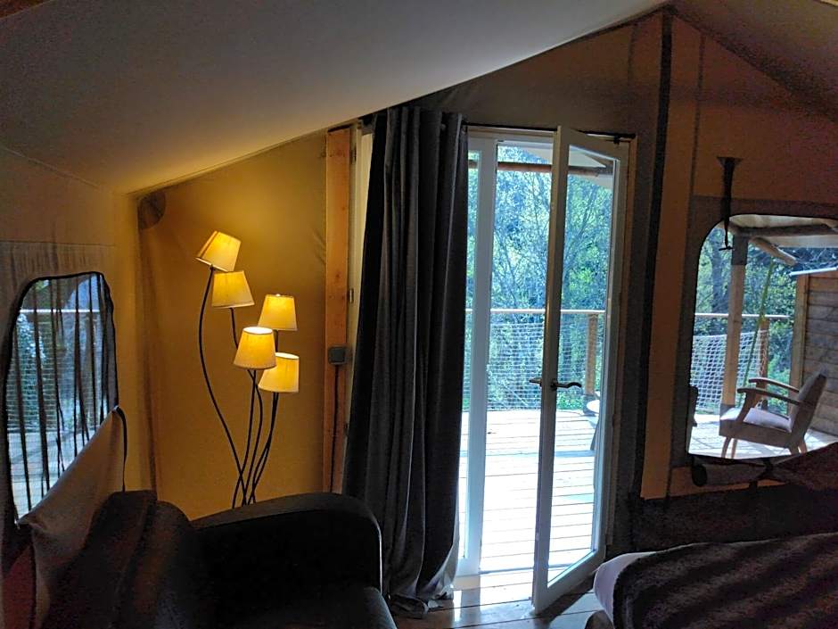 Prehistoric Lodge - Adult Only