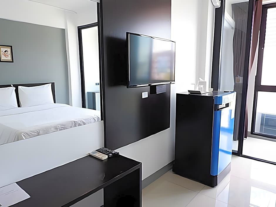 IZEN Budget Hotel & Residences