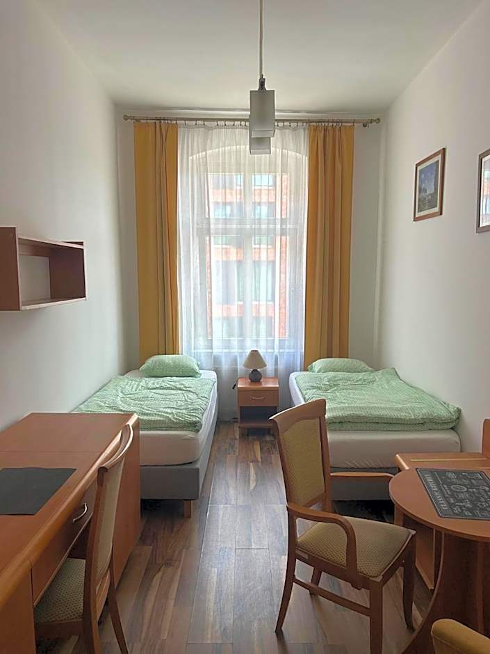 Babel Hostel, Dworzec PKP, Rynek