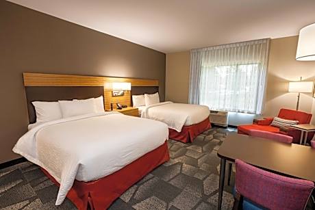 Studio with Two Queen Beds and Roll-In Shower - Mobility Accessible
