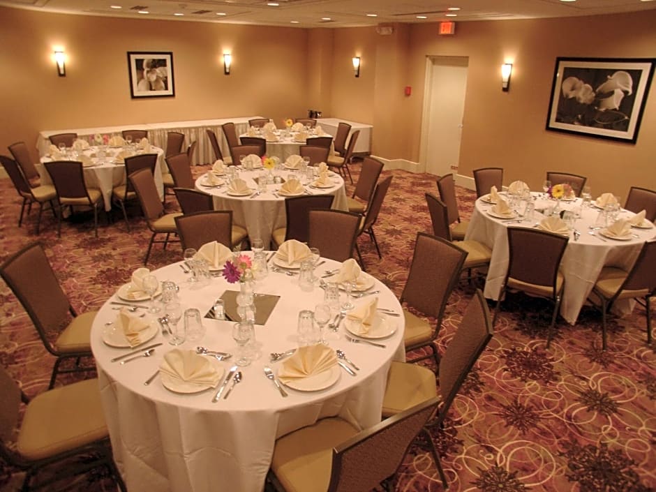 Armoni Inn & Suites