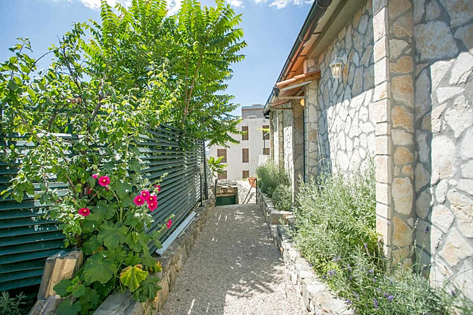 Garden Apartment Hotel