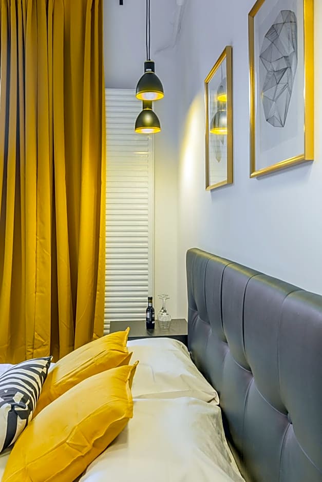 CHÂTEAU: Upscale Suites in Bucharest's Historical Center!