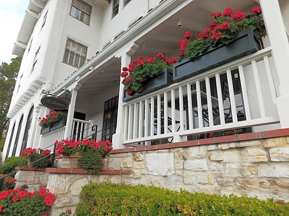 Pine Inn - Carmel