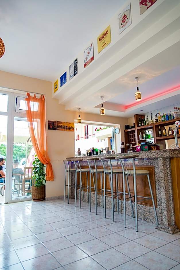 Erato Studios & Apartments