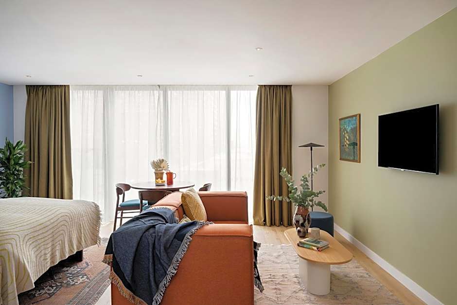 Cove Landmark Pinnacle