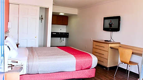 Queen Room - Non-Smoking