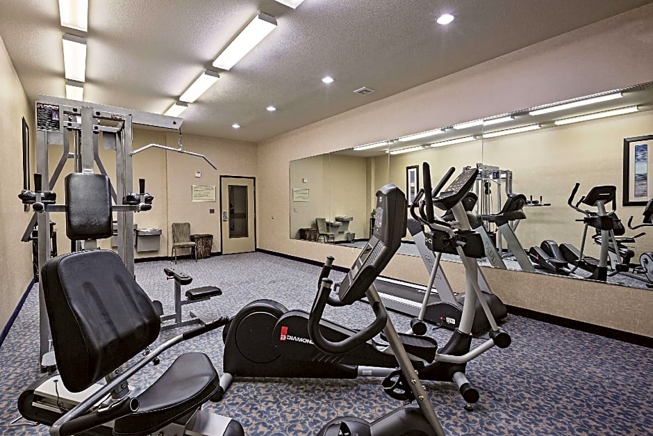 La Quinta Inn & Suites by Wyndham DFW Airport West - Euless