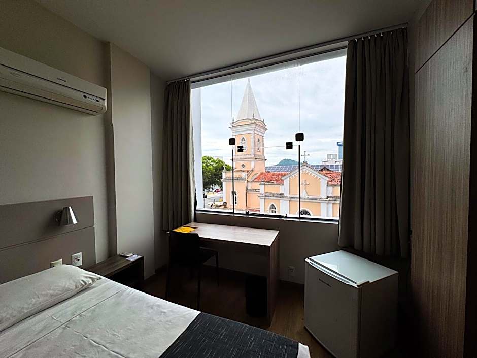 Hotel Valerim Itajaí / Navegantes