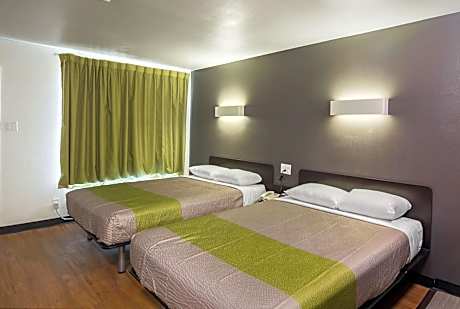 2 Queen Beds | Non-Smoking, Kitchen