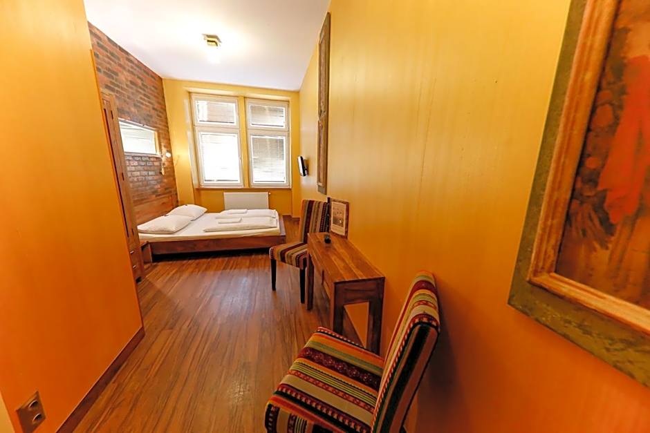 Do Step Inn Home - Hotel & Hostel