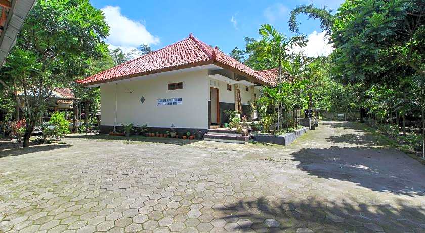 RedDoorz near Museum Gunung Merapi