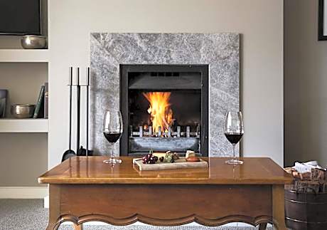 Lancemore Lindenderry Red Hill