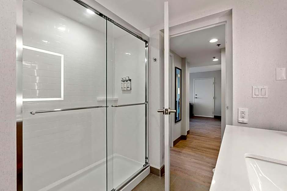 Holiday Inn & Suites Ottawa West - Kanata By IHG