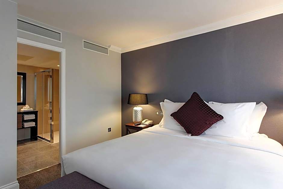 Renaissance by Marriott London Heathrow Hotel