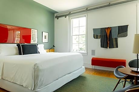 Deluxe King Suite