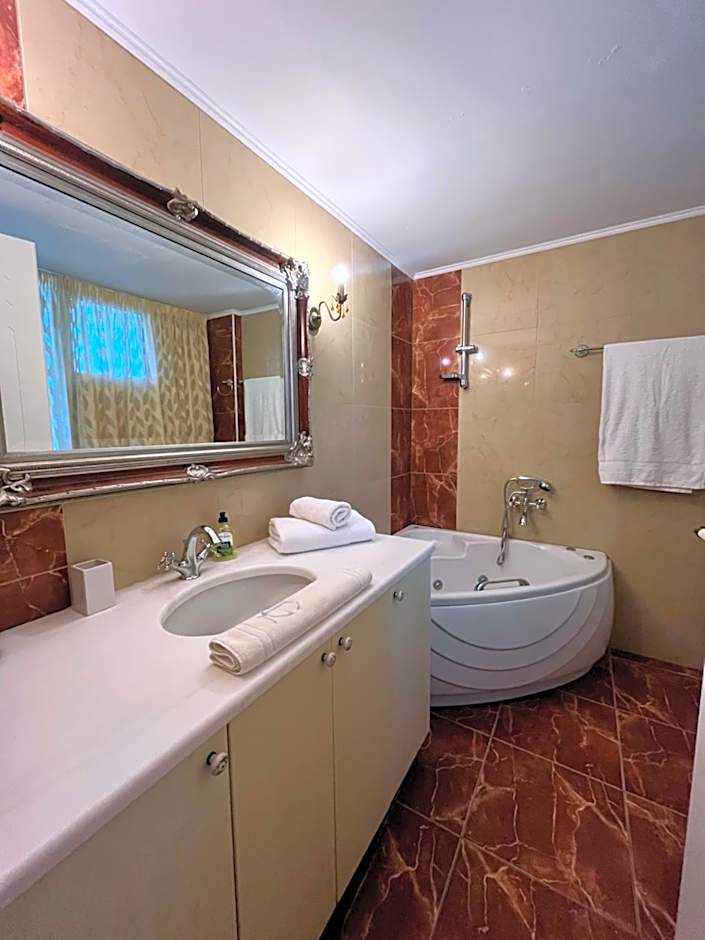 Rafkos Mansion with Private Pool and Amazing View