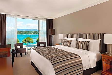 Large Executive King Room with Lake View