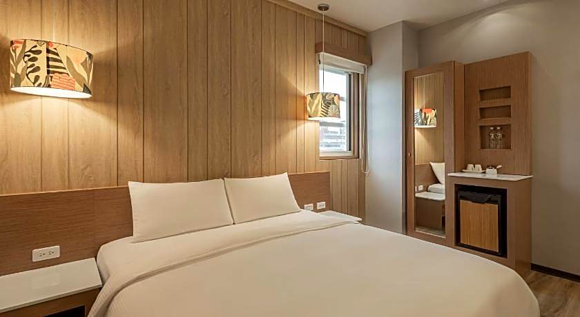 Kindness Hotel Tainan Chihkan Tower