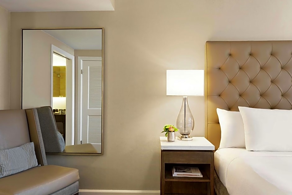 Hilton New Orleans/St. Charles Ave. French Quarter Area