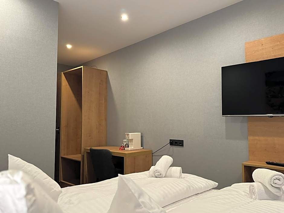 Photo 1 of 4 of Double Room