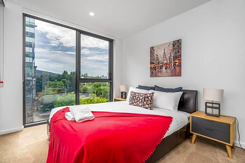 Modern 2BR Apartment in the Heart of the City - Hosted by Canstay