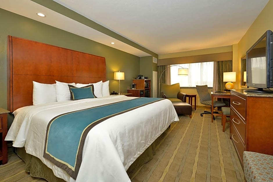 Best Western Premier Waterfront Hotel & Convention Center