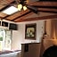 Les Artistes Inn
