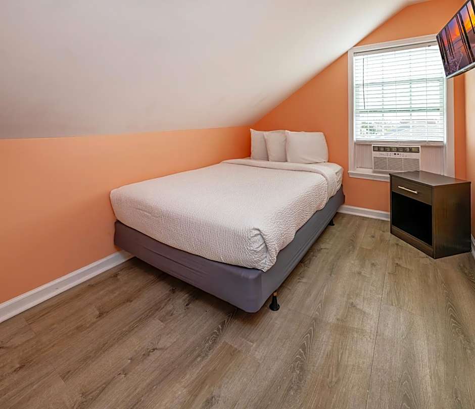 Commander Beach House Hotel