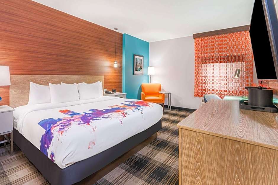 La Quinta Inn & Suites by Wyndham Oklahoma City Airport