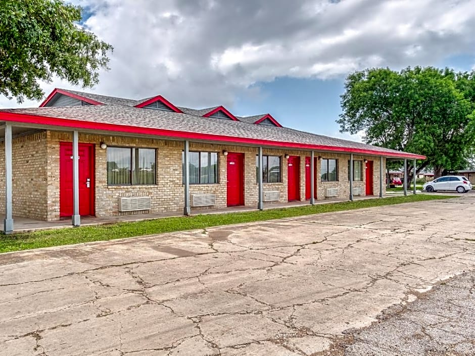OYO Hotel Lockhart TX