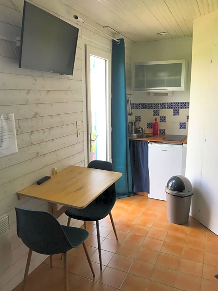 Studio avec piscine