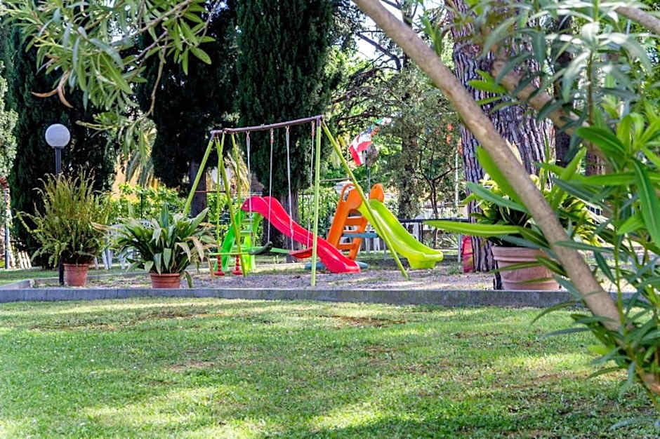 Loano Apartment Pool & Garden