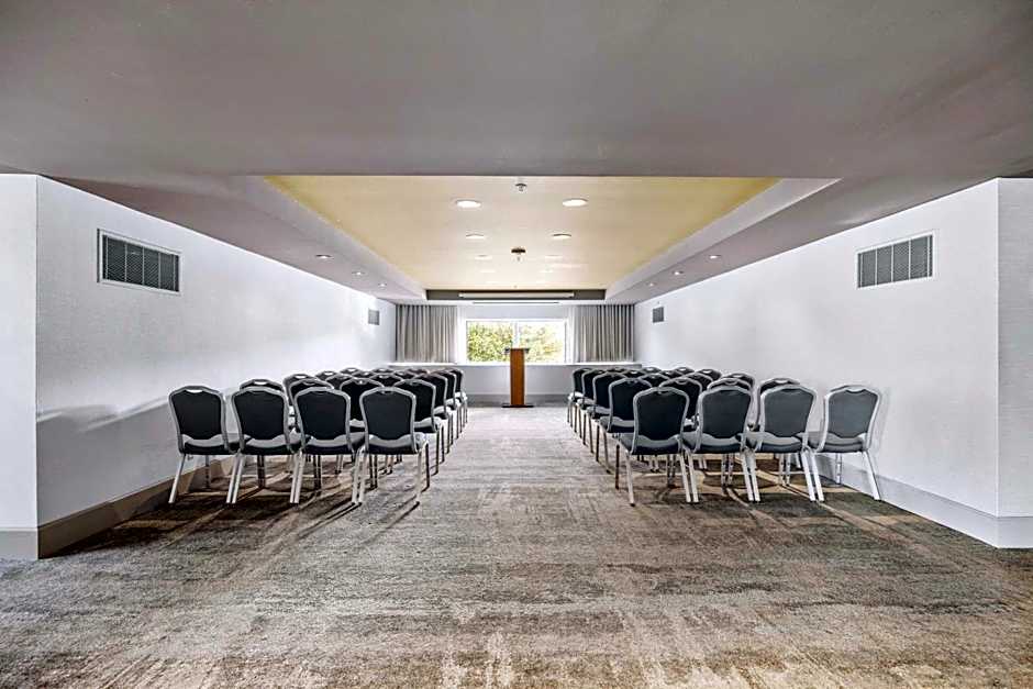 DoubleTree Suites by Hilton Hotel Huntsville South