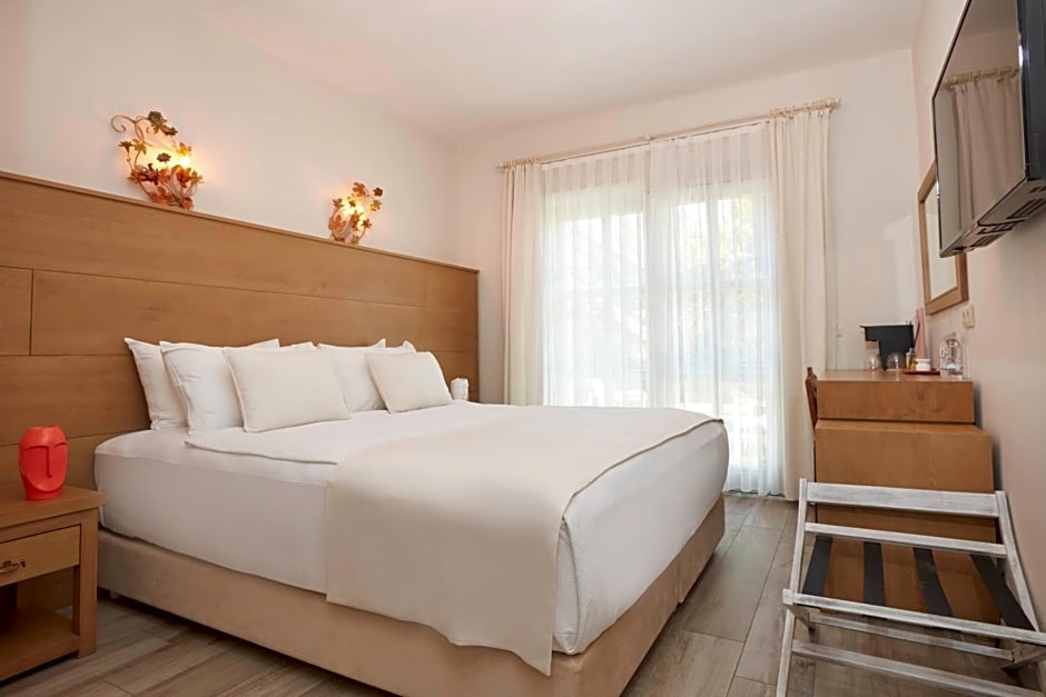 AlaBora Hotel
