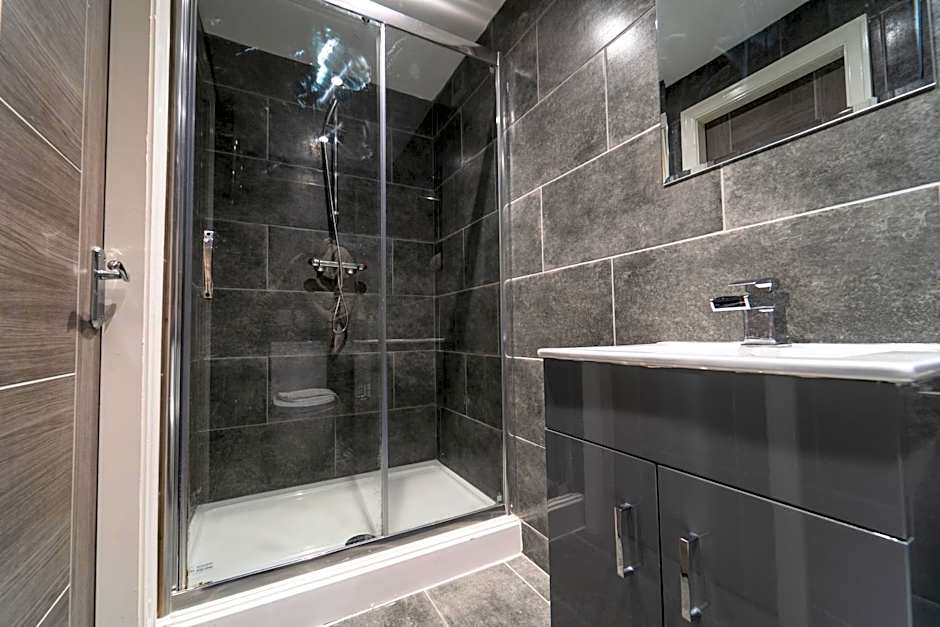 The Ashcroft Studios & Apartments with Free Parking