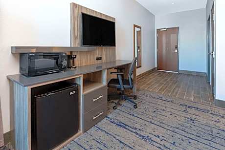2 Queen Beds, Deluxe Mobility/Hearing Access Room, Tub w/ Grab Bars, Non-Smoking