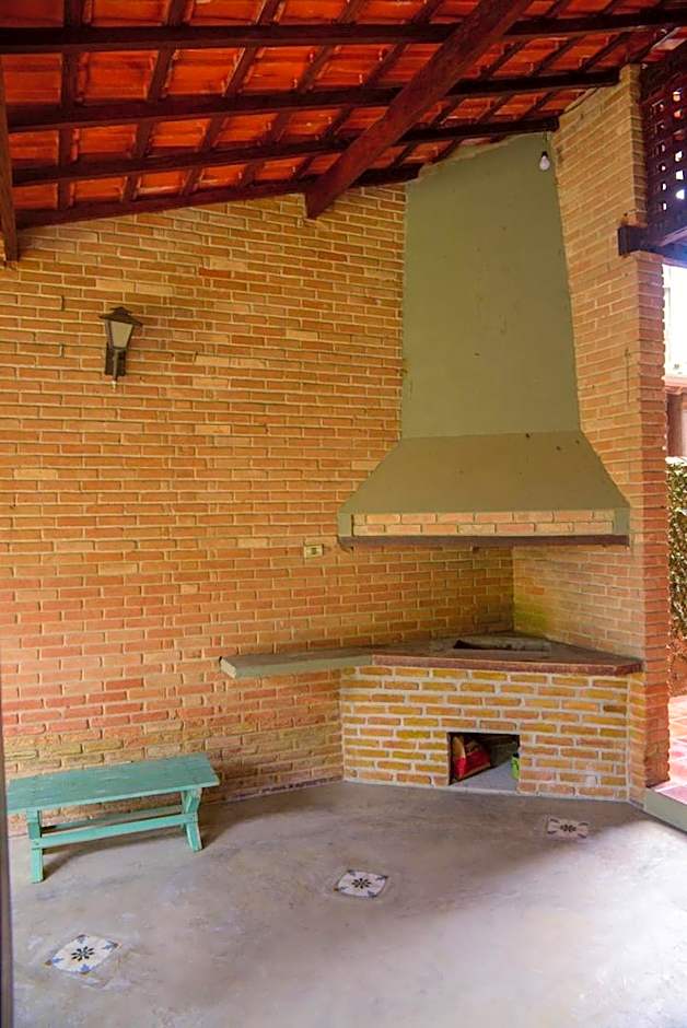 Otima casa c Wi Fi 8 min da praia Barequecaba SP