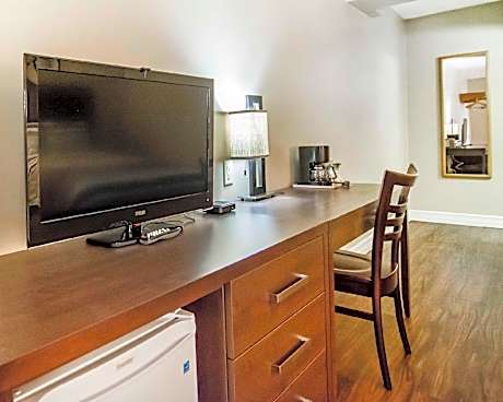 1 King Bed Nonsmoking