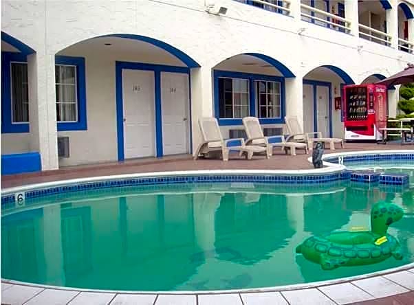 Hotel Pueblito Inn