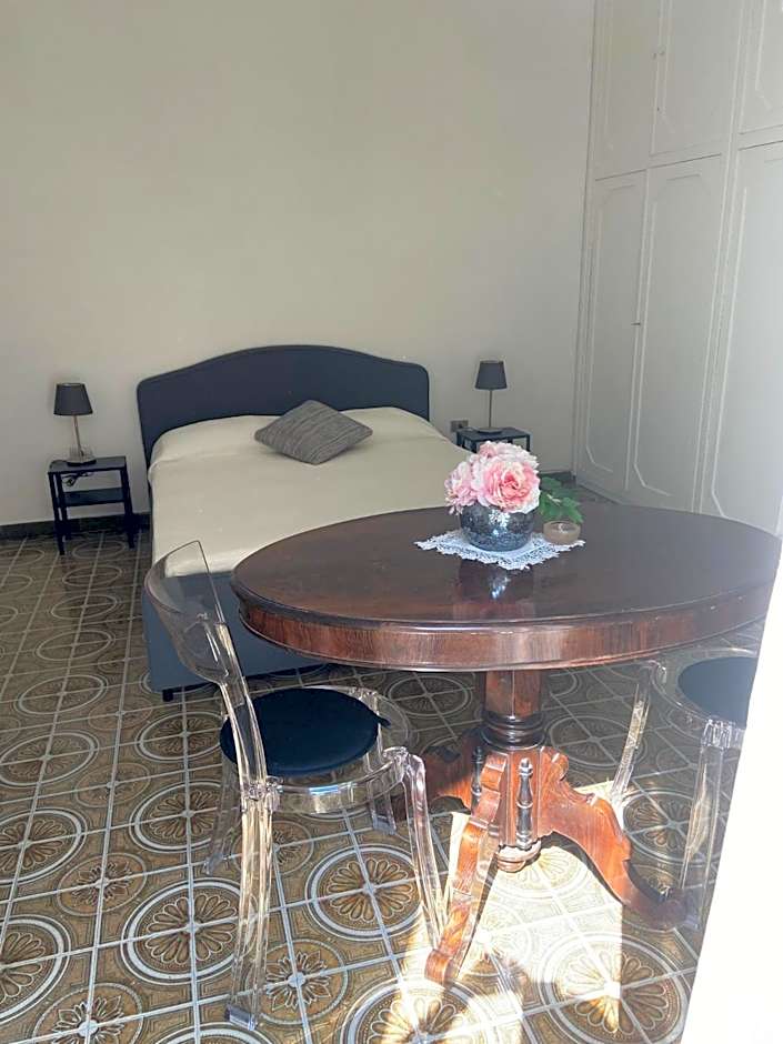 Rooms in San Domenico Maggiore 3