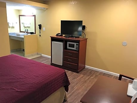 Deluxe King Room - Non-Smoking