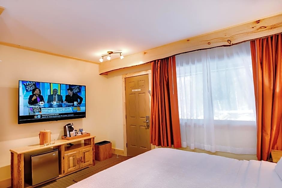 Adirondack Spruce Lodge