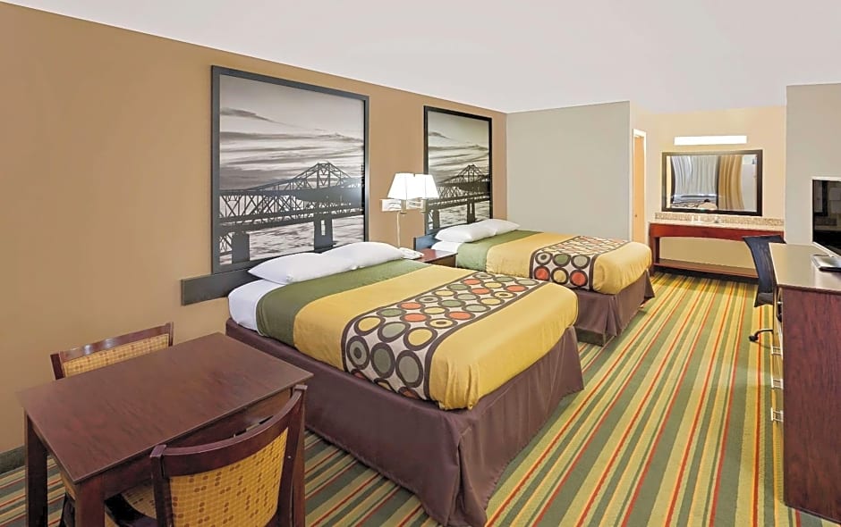 Super 8 by Wyndham Laurel