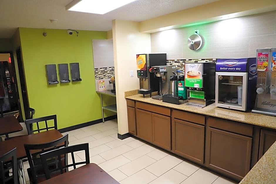 Super 8 by Wyndham Richmond Airport VA