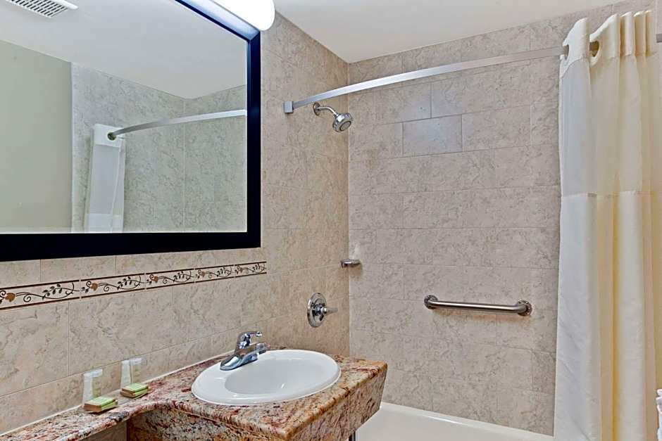 Super 8 by Wyndham Long Island City LGA Hotel