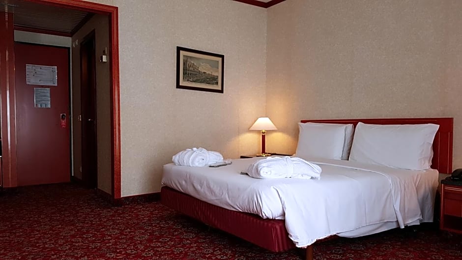 Russott Hotel
