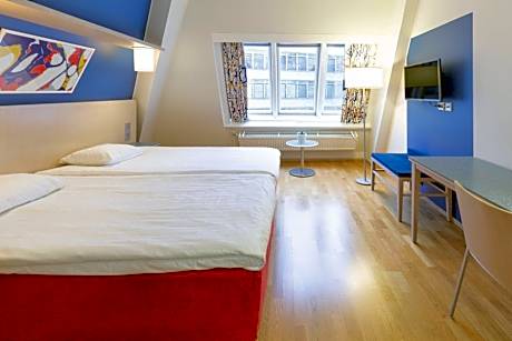 Double superior king bed