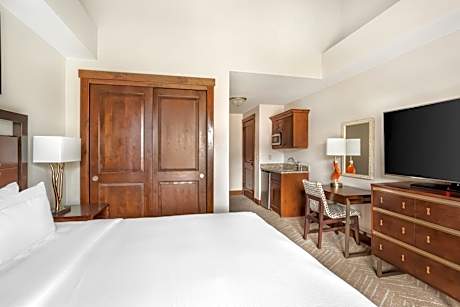 2 Bedroom King Or Queen Suite And Sofabed