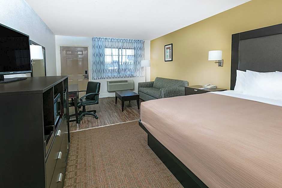 Days Inn by Wyndham Granbury